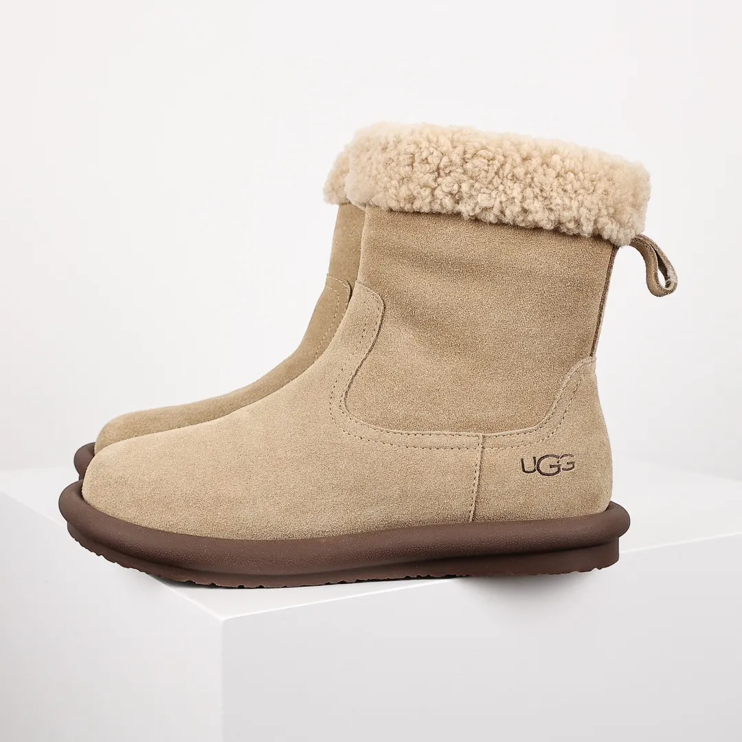 Pick up locally 💰720 The core recommendation is good price 𝐔𝐠𝐠 23 popular handmade sheep's curly boots Maillard girl's dream boots Korean and Korean style Fully handmade first-layer cow suede Teddy sheep's curly wool lining The combination has a great autumn and winter atmosphere Size: 35 36 37 38 39 40